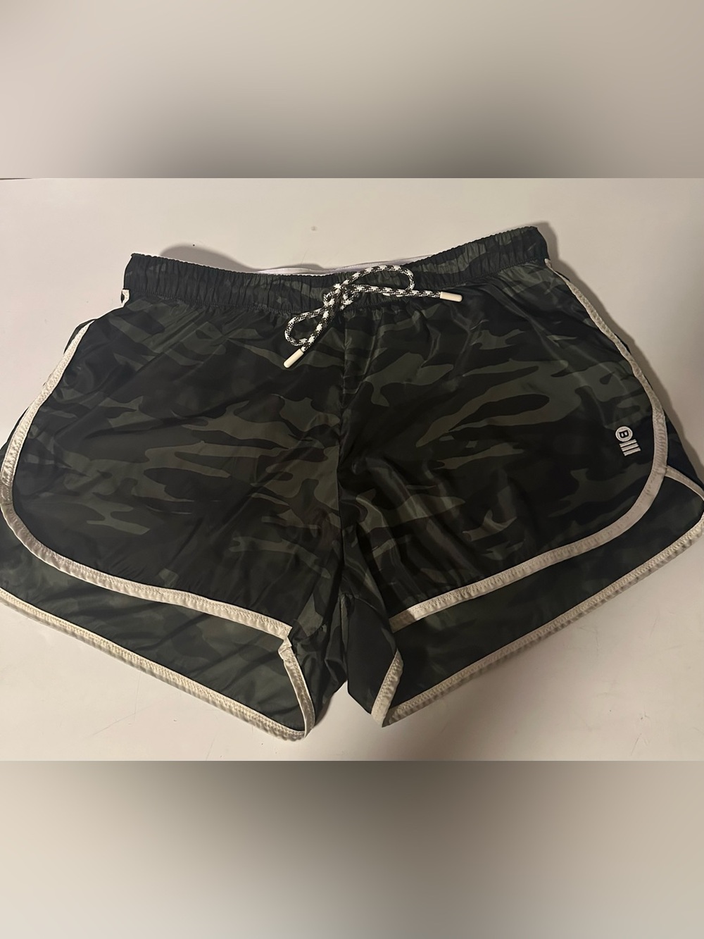 Bandier& Solid Women's Camo Active Shorts with Contrast Trim
